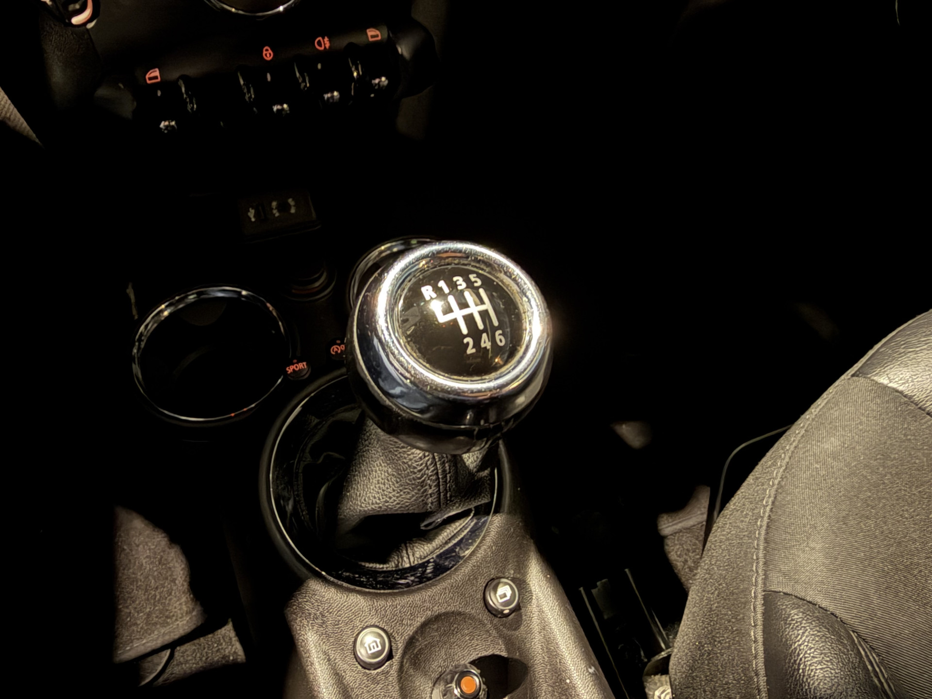 48622629-20.jpg